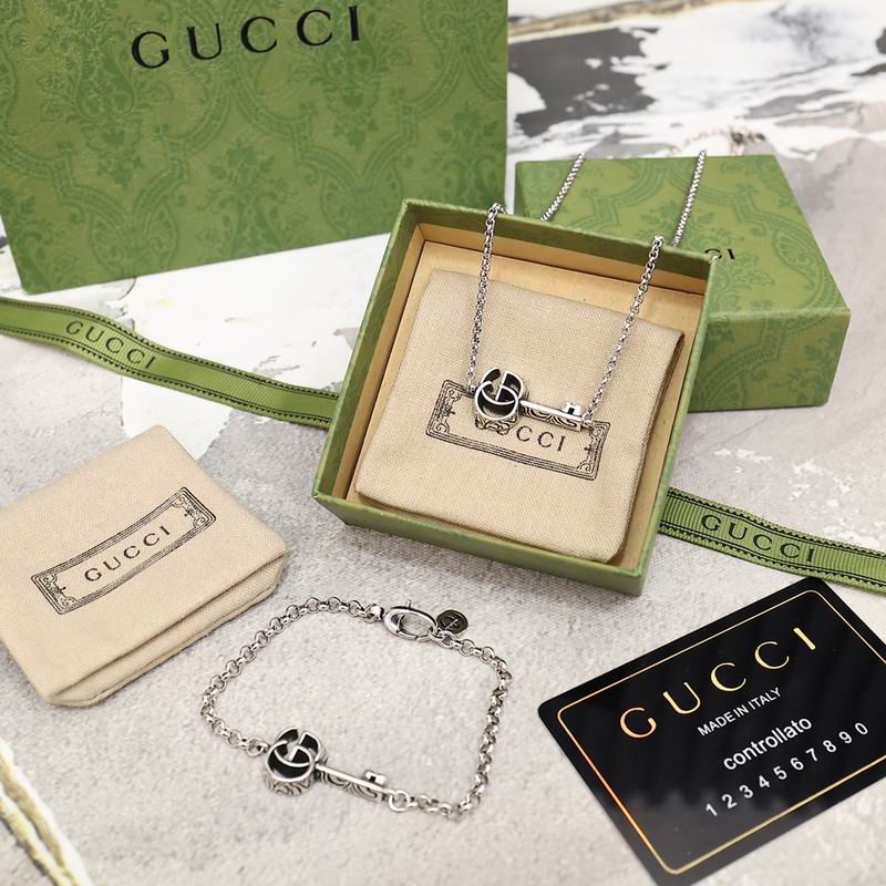 Gucci Suits 01lyr02